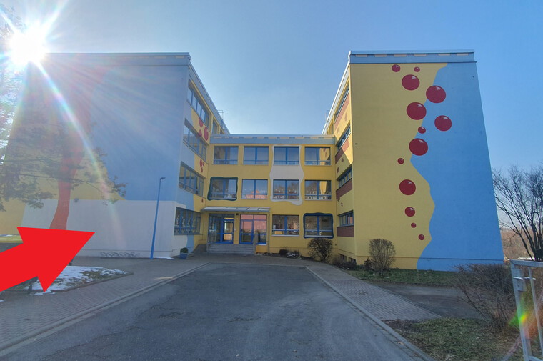 bisherige Fassadengestaltung mit weißer Fläche
